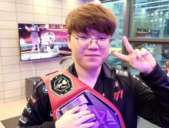 以不同身份 以不同身份